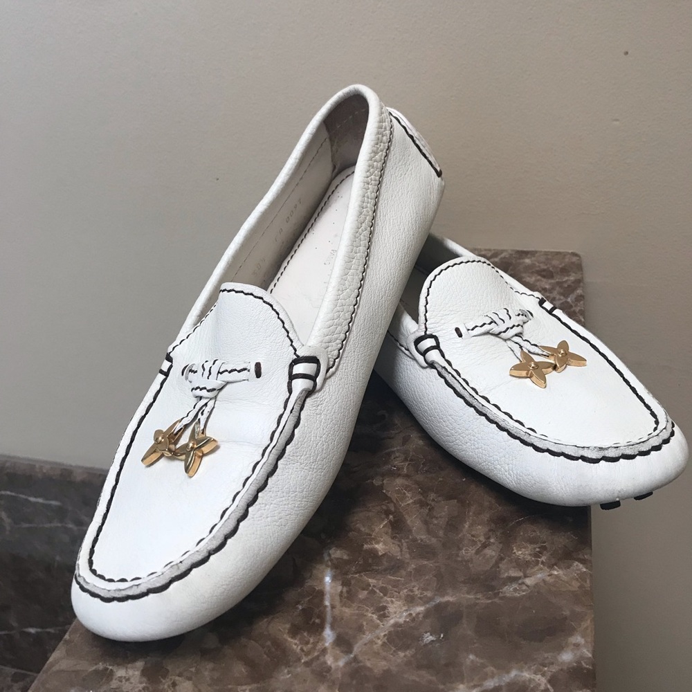 Louis Vuitton off white leather loafers. Size 38